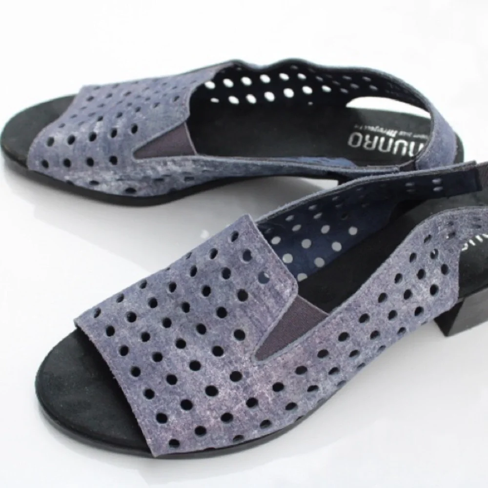 Munro Mickee sling back sandals